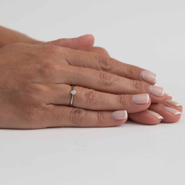 Μονόπετρο δαχτυλίδι Κ18 λευκόχρυσο με διαμάντι 0.20ct , VS1 , F από το IGL